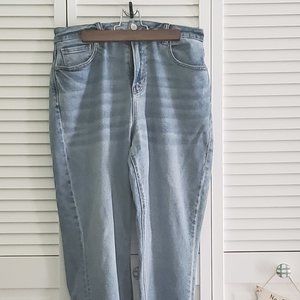 American Eagle High Rise Curvy Mom Jeans
